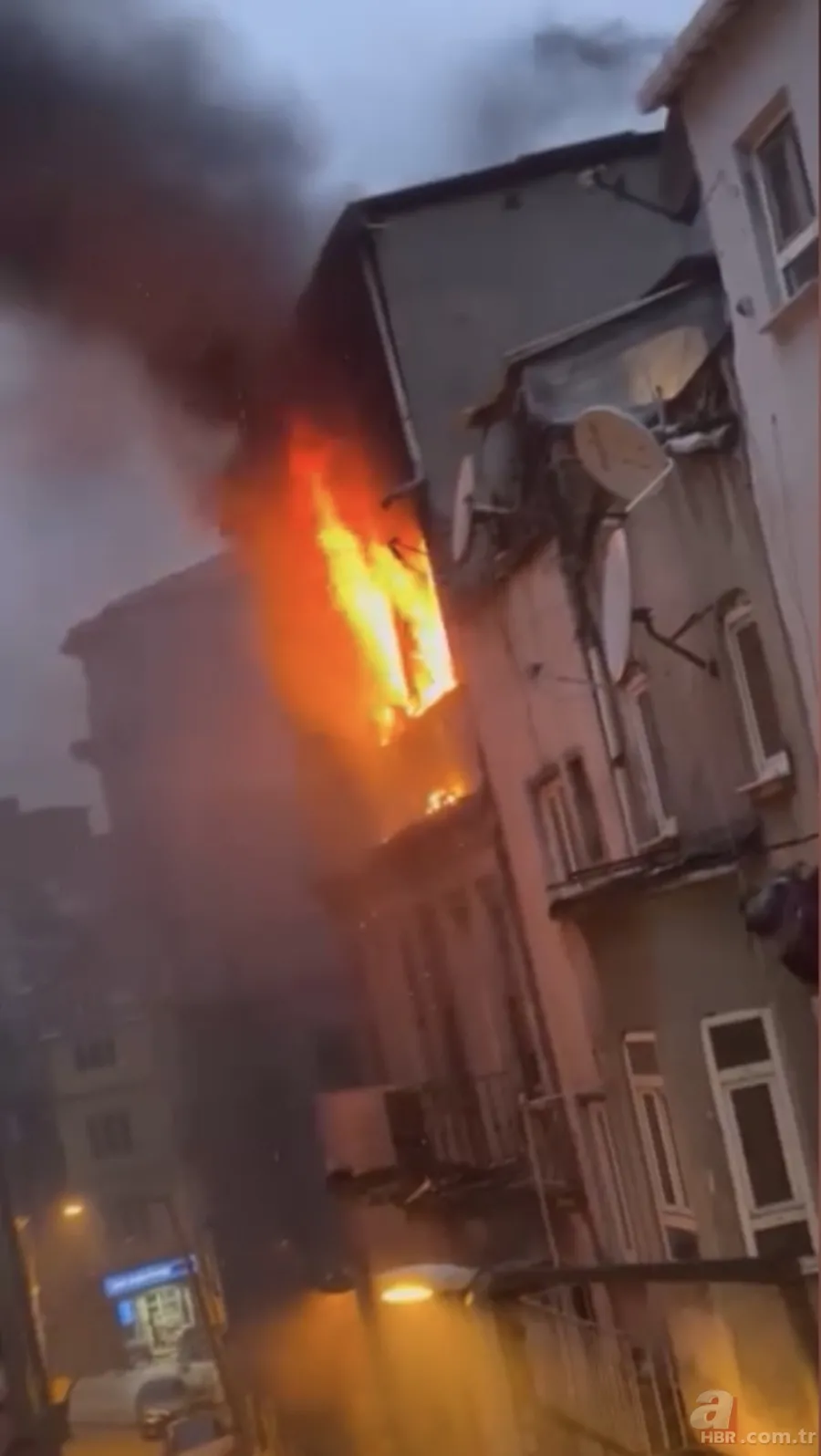 Ünlü oyuncu dehşeti yaşadı! Umut Özkan ve eşi alevlerden son anda kurtuldu 2