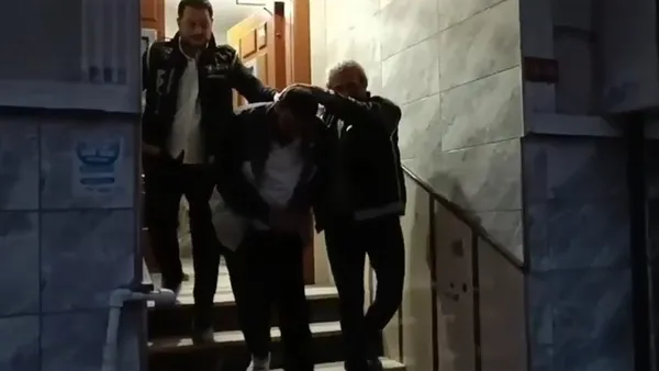 bakan-ali-yerlikaya-kafes-operasyonunda-zaza-dogan-organize-suc-orgutu-cokertildi-1698385361768.jpg Bakan Ali Yerlikaya: 'Kafes' operasyonunda "Zaza Doğan" organize suç örgütü çökertildi - 2