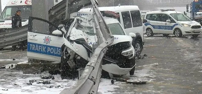 Fatih Sultan Mehmet Köprüsü’nde kaza! Polis aracı bariyerlere sıkıştı