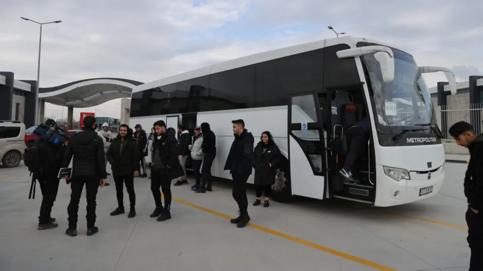 Ukrayna'dan tahliye edilen Türk kafile yurda geldi