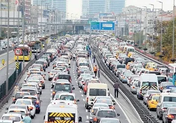 İstanbul'da bayram trafiği başladı!