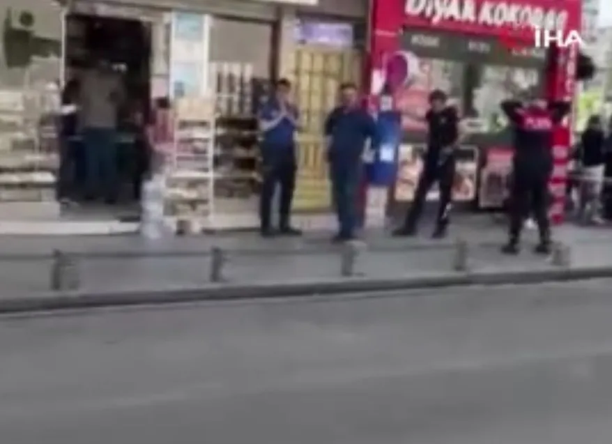 corluda-kavga-sonrasi-silahli-catisma-2-polis-agir-yarali-1779019513467.jpeg Çorlu'da kavga sonrası silahlı çatışma: Şehit 2 polisimizin kimlikleri belli oldu | 2002 doğumlu saldırganın yakalanma anı ilk kez A Haber'de - 2
