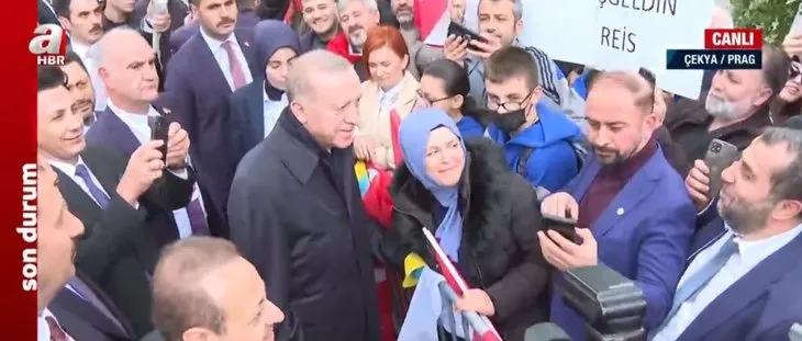 Başkan Erdoğan’a Çekya’nın başkenti Prag’da sevgi seli: Hoş geldin Reis! Ölümüne seninleyiz