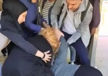 Bayrampaşa'da metroda saç saça baş başa kavga