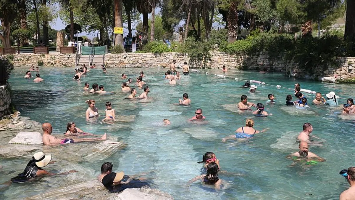 Pamukkale'ye ziyaretçi akını! 50 bini aştı