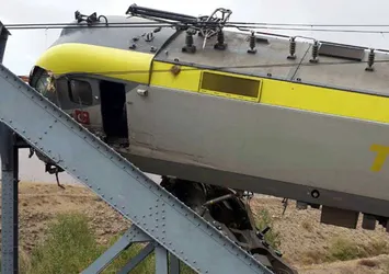 Sivas'ta yük treni kaza yaptı! Yaralılar var