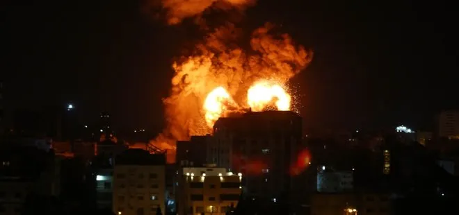 İsrail’in vurduğu 6 katlı bina yıkıldı