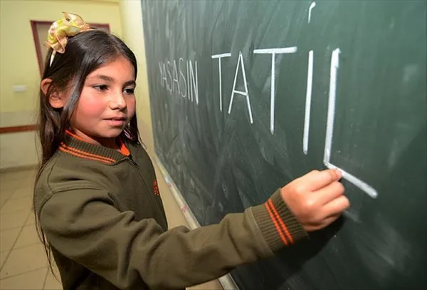 15 tatil ne zaman? 2023 karneler ne zaman alınacak? MEB SÖMESTR TATİLİ TARİHİ!