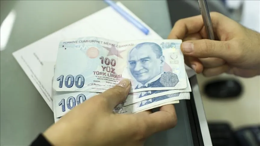 Anne ve babaya aylık için gelir şartı da ayrıca değerlendiriliyor.