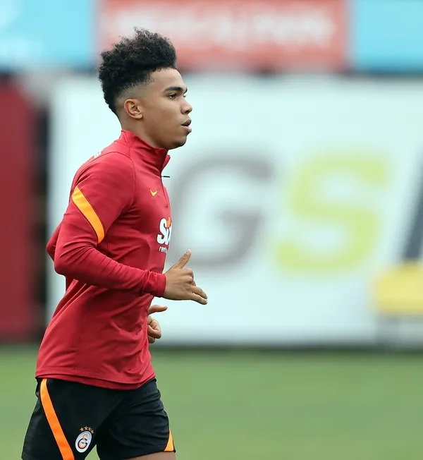 1631222136162.jpg Galatasaray'ın yeni transferi Gustavo Assunçao ilk antremanına çıktı - 2
