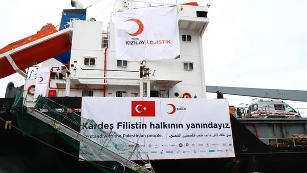 turkiyeden-gazzeye-yardim-eli-bakan-yerlikaya-duyurdu-7-ekimden-bu-yana-13-ucak-ve-8-gemi-ile-gida-ve-yardim-m-1712251981769.jpg Türkiye'den Gazze'ye yardım eli! 7 Ekim'den bu yana 13 uçak ve 8 gemi ile gıda ve yardım malzemesi - 1