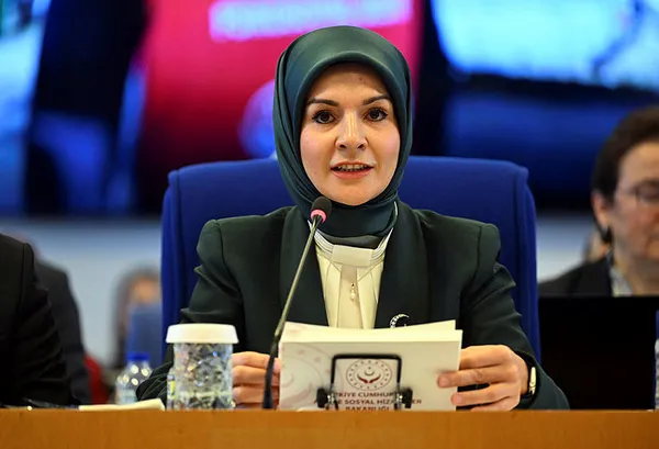 aile-ve-sosyal-hizmetler-bakani-mahinur-ozdemir-goktastan-yeni-atama-mujdesi-1700654899767.jpg Aile ve Sosyal Hizmetler Bakanı Mahinur Özdemir Göktaş'tan yeni atama müjdesi - 5