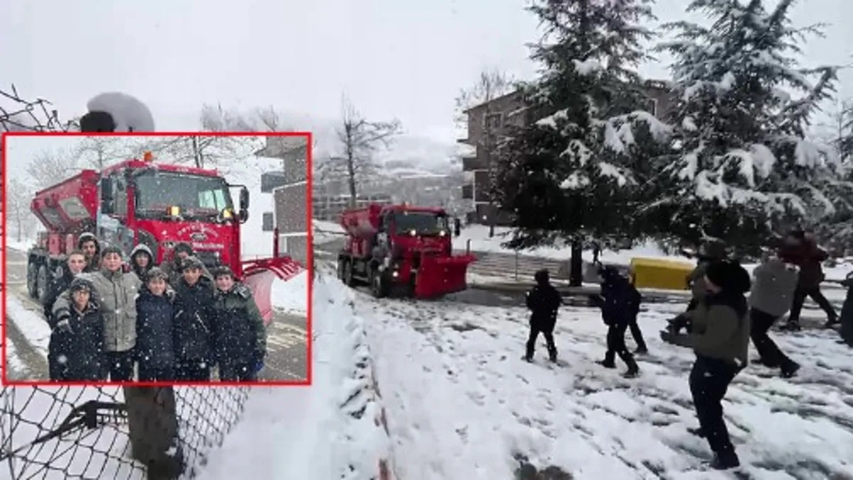 Kar savaşçıları iş başında! Çocuklar kar küreme aracını kar topu ile durdurdu
