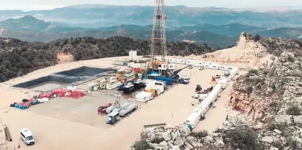 turkiyeden-yerli-petrol-hamlesi-2-sende-100-kuyu-acilacak-1700634464304.jpg Türkiye’den petrol hamlesi! Gözler o tarihe çevrildi - 4