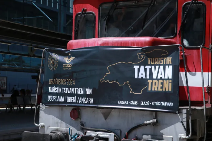 Turistik Tatvan Treni ikinci seferine törenle başladı - 1