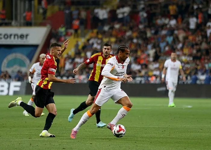 cim-bom-gol-oldu-yagdi-eren-elmalidan-duble-sov-1756069183989.jpeg Fotoğraf (AA)