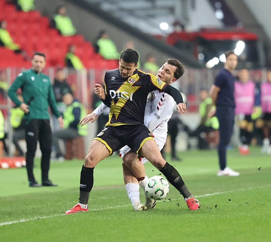 samsunspor-icin-ya-tamam-ya-devam-ispanyada-dev-hesaplasma-1773935507401.jpg Samsunspor için ya tamam ya devam! İspanya'da dev hesaplaşma - 2