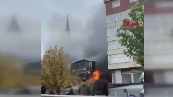 Pendik’te 3 katlı ahşap binada yangıın!