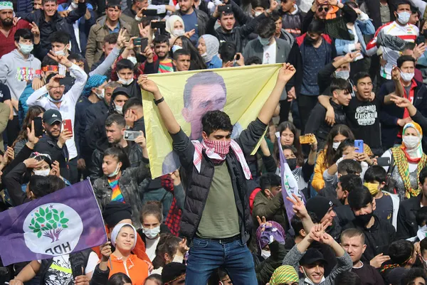 HDP’nin Diyarbakır’daki nevruz etkinliğinde terör örgütü PKK propagandası yapıldı!