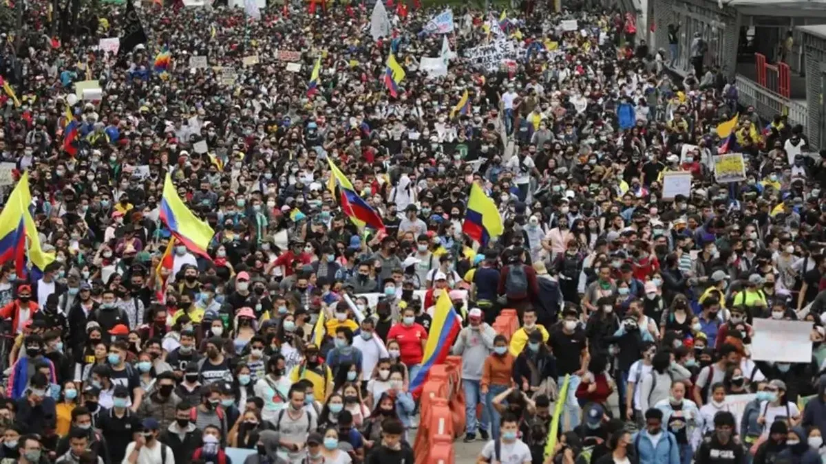 Kolombiya'da binlerce kişi hükümetin politikalarını protesto etti