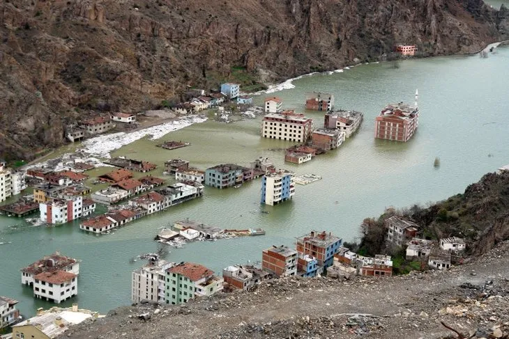 Yusufeli Barajı’nde su seviyesi 91 metreye ulaştı! Binalar tek tek sular altında