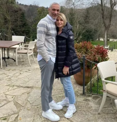 ali-ozbirden-esi-esra-erolla-ask-dolu-paylasim-bas-basa-romantik-bir-gun-1646560231455.jpg Ali Özbir’den eşi Esra Erol'la aşk dolu paylaşım: Baş başa romantik bir gün… - 1