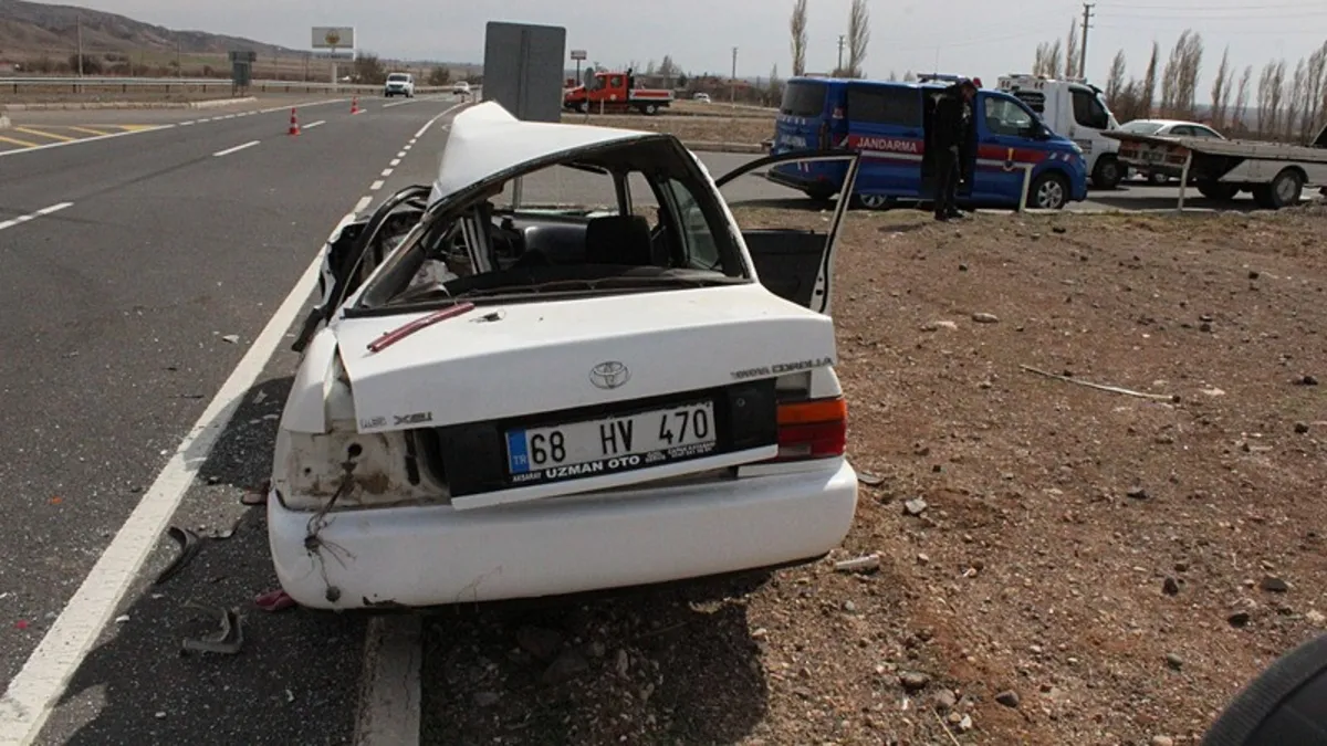 Otomobil ile kamyonet çarpıştı: 1 ölü 1 yaralı