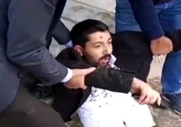 HDP'li vekillerden darp tiyatrosu! Kendilerini yere atıp paylaşım yaptılar