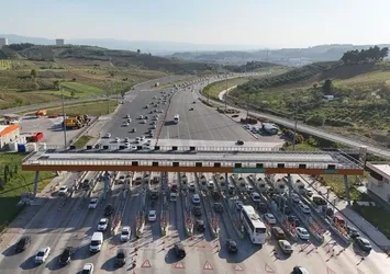 9 günlük tatilde otoyollardan kaç araç geçti? Kaç kişi otobüs ve trenle seyahat etti? Bakan Abdulkadir Uraloğlu sayıları açıkladı