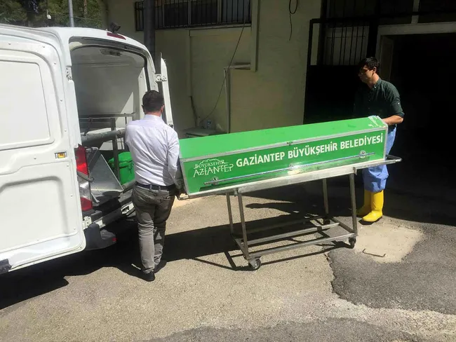 Kaçırdığı sevgilisinin yakınları tarafından bıçaklanıp öldürüldü - 1