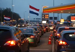 Hollanda’da ekonomik kaos: Akaryakıt ve enerji krizi Avrupa’yı vurdu