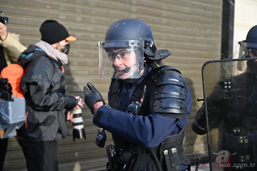 Fransa'da Macron için 'diktatör' sloganları 23