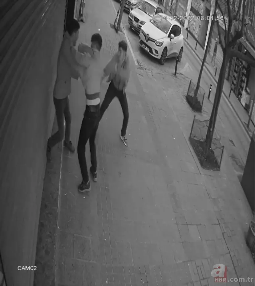 İstanbul’da kan donduran olay! Dövüldü, bıçaklandı, gaspçının bacağına sarıldı 1