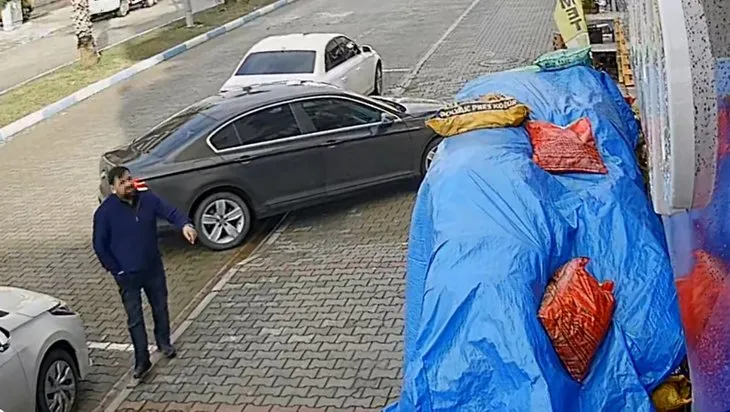 Antalya'da utandıran görüntüler! Üzeri kirli işçisini araba bagajında taşıyan kişiye ceza kesildi
