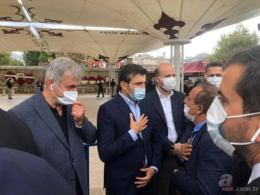 Özdemir Bayraktar son yolculuğuna uğurlandı! Sevenleri Fatih Camii'ne akın etti 22