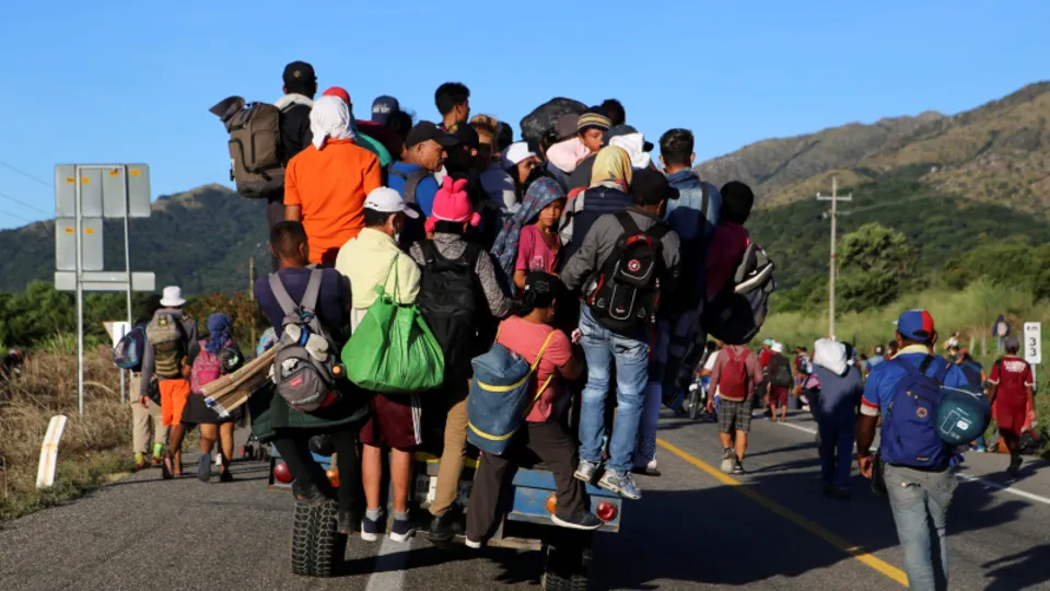 ABD sınırında göçmen krizi! Yürüyüş ve müdahaleler devam ediyor! 30 göçmen...