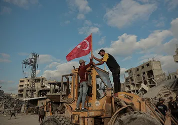 İHH, Gazze'de enkaz kaldırma ve temizlik çalışmalarına başladı