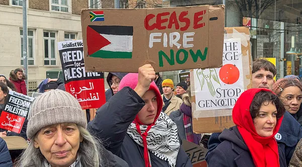 Londra’da on binler Gazze için ayaklandı! Katliam destekçisi İngiliz şirkete yoğun tepki: Silah satışına son verin