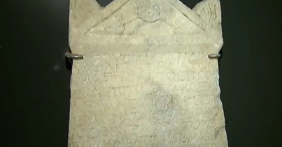 1800 yıllık Lidya yazıtı kendi evinde