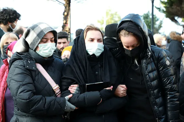 fatih-sipahi-kimdir-kac-yasinda-ece-erkenin-iddialari-sonrasi-fatih-sipahiden-aciklama-geldi-1643620481507.jpg Fatih Sipahi kimdir, kaç yaşında? Ece Erken'in iddiaları sonrası Fatih Sipahi'den açıklama geldi! - 1