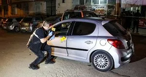 Aracına binerken silahlı saldırıya uğradı