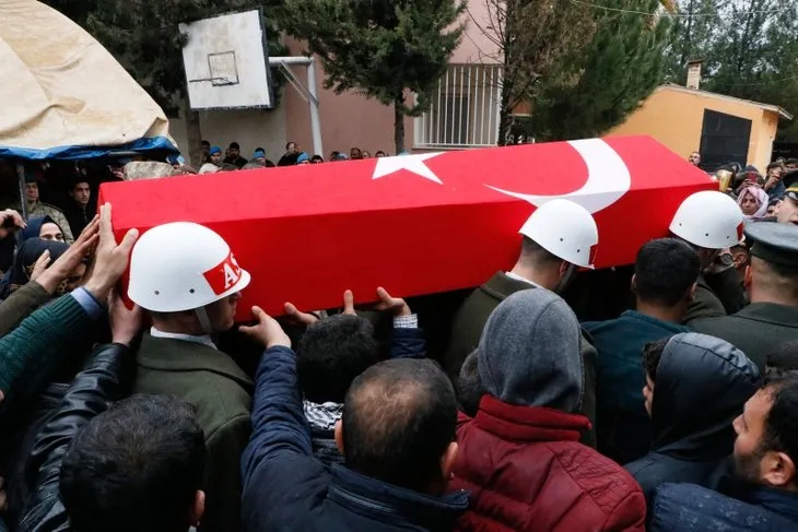 Şanlıurfalı şehide veda! 8 yaşındaki Memati abisini Türk bayrağıyla uğurladı