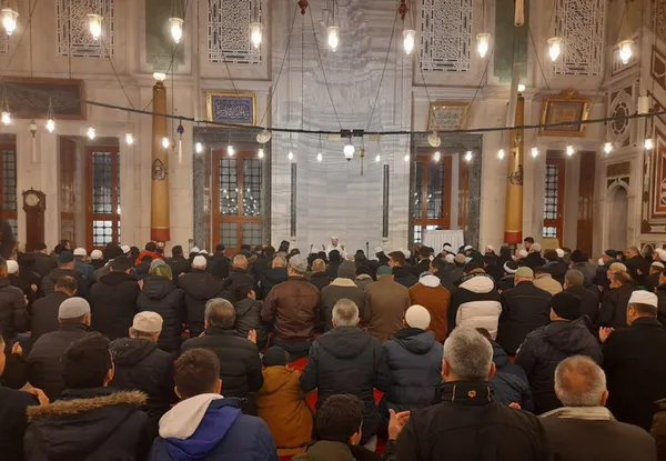 Fatih Camisi'nde deprem ve sel felaketinde hayatını kaybedenler için dua edildi - 2