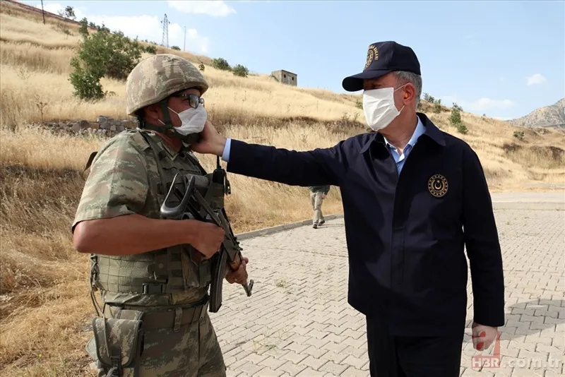 Bakan Akar ve komutanlardan karargahta yoğun mesai! Sabahın ilk saatlerine kadar ışıklar sönmedi 3