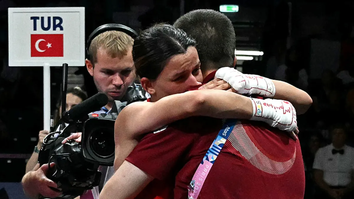 Hatice Akbaş Paris 2024 Olimpiyat Oyunları'nda yarı finalde! Madalya garantilendi...