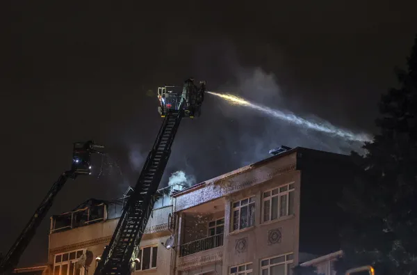 1632281750256.jpg Eyüpsultan'da korku dolu anlar! Mahalle sakinleri sokağa döküldü - 2