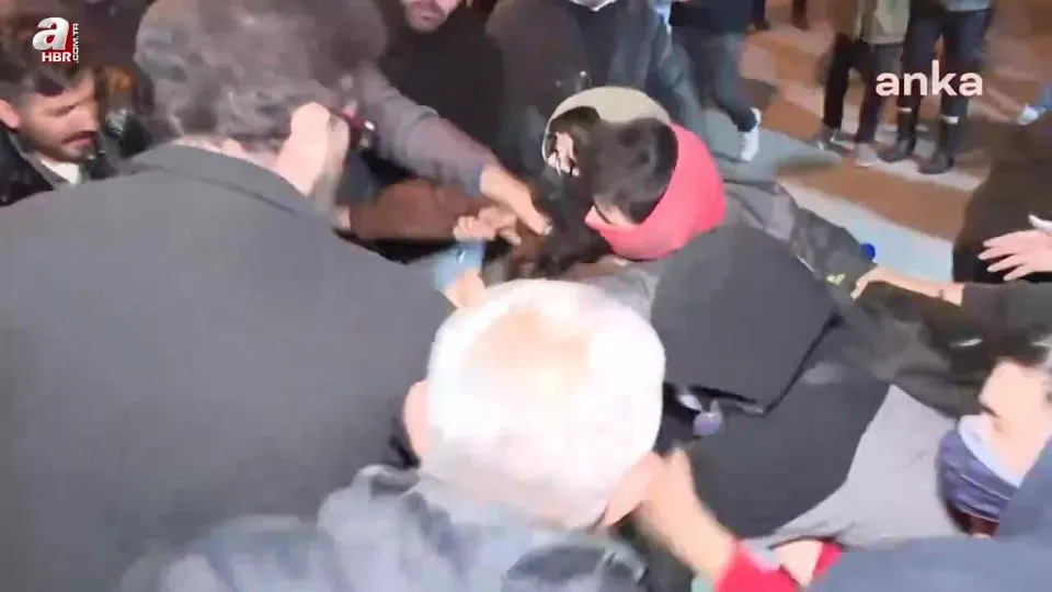 CHP’lilerin sütyenli erkek provokasyonu! İşte sosyal medyada alay konusu olan paylaşımlar