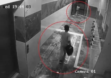 Girdiği evden kasalar dolusu ayakkabı çıktı!