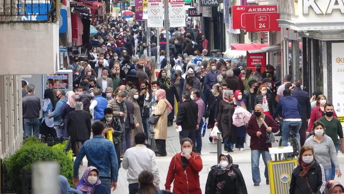 Son dakika: Bu fotoğraf bugün Samsun'da çekildi! Yasağın ardından sokaklar doldu taştı - 3