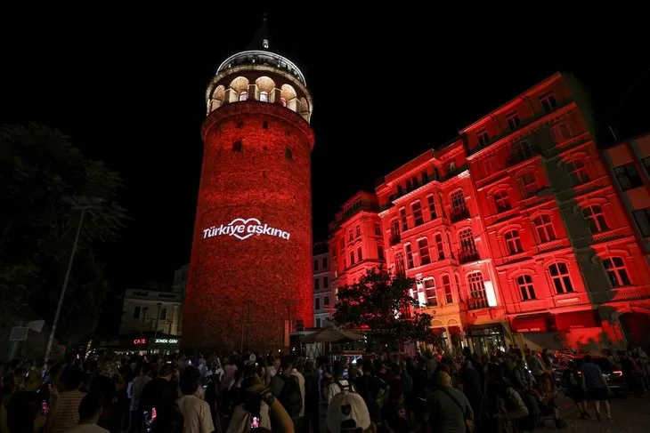 15 Temmuz için Haydarpaşa ve Atatürk Kültür Merkezi binaları ile Galata Kulesi’nde mapping gösterimi